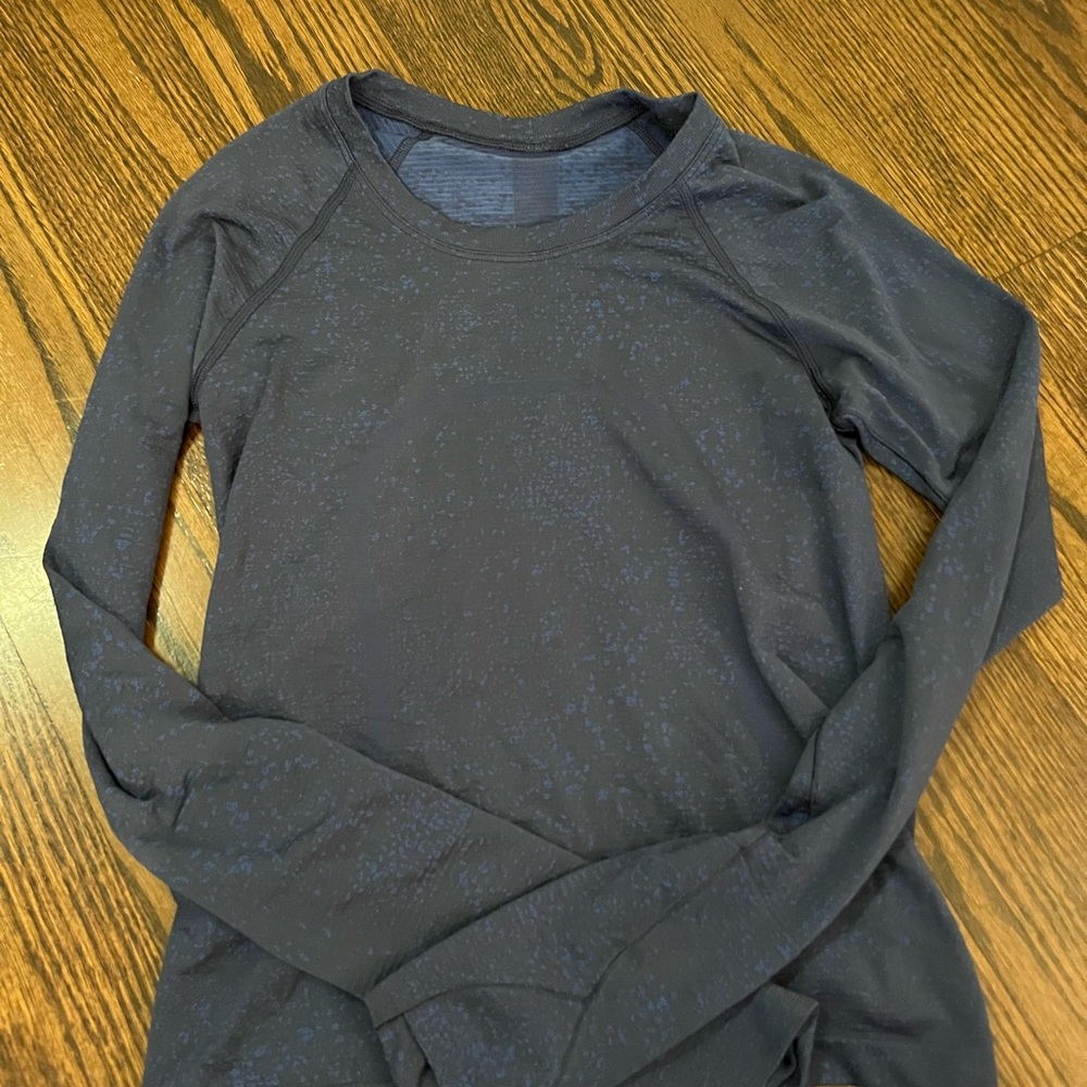 lululemon size 4 women’s long sleeve top
